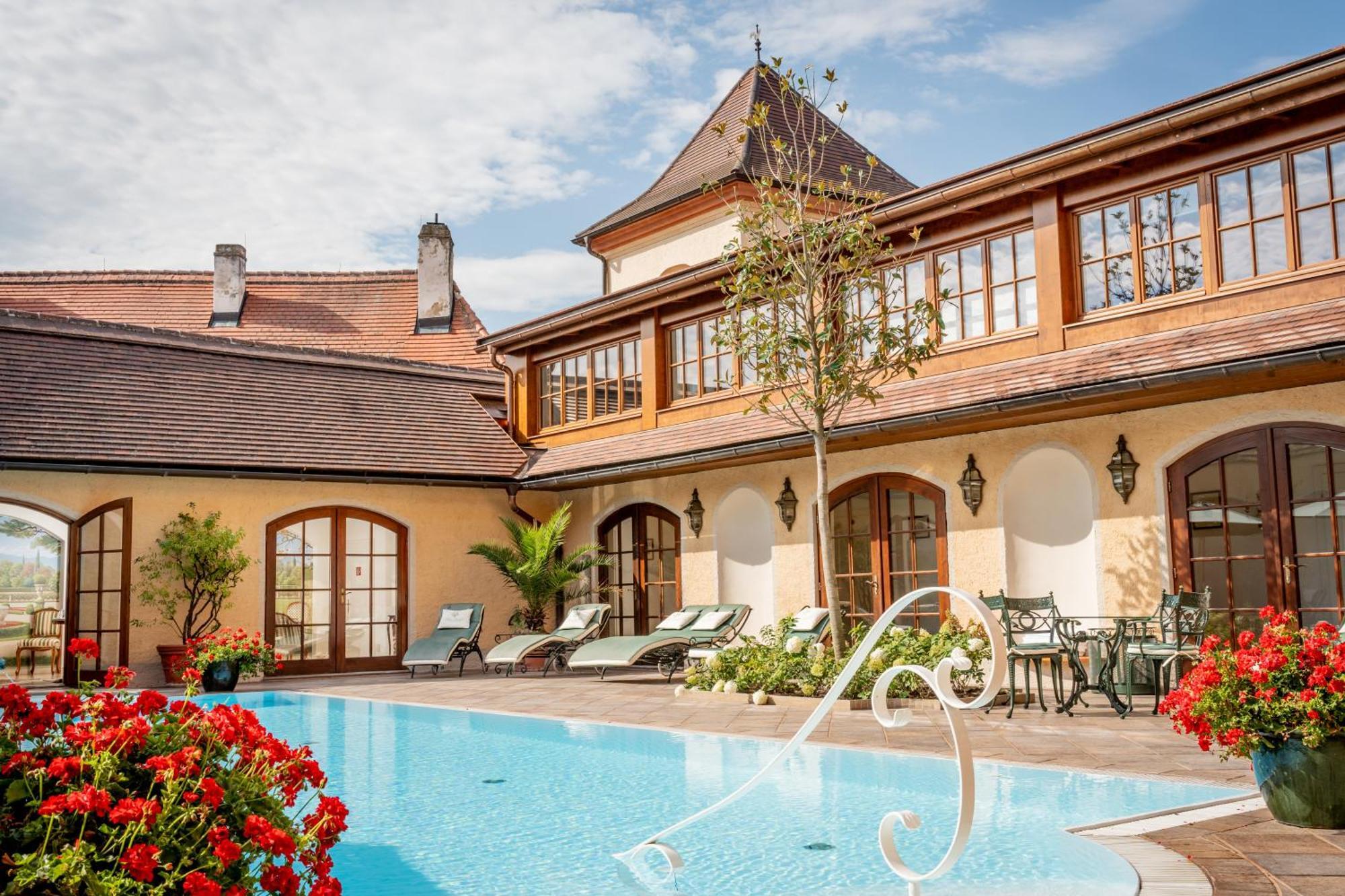 Schloss Hotel 5*